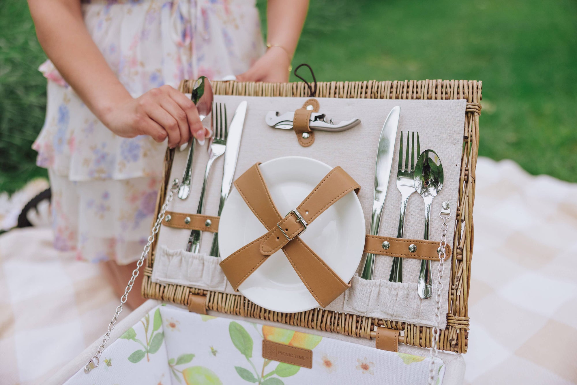 Lemongrove Picnic Basket
