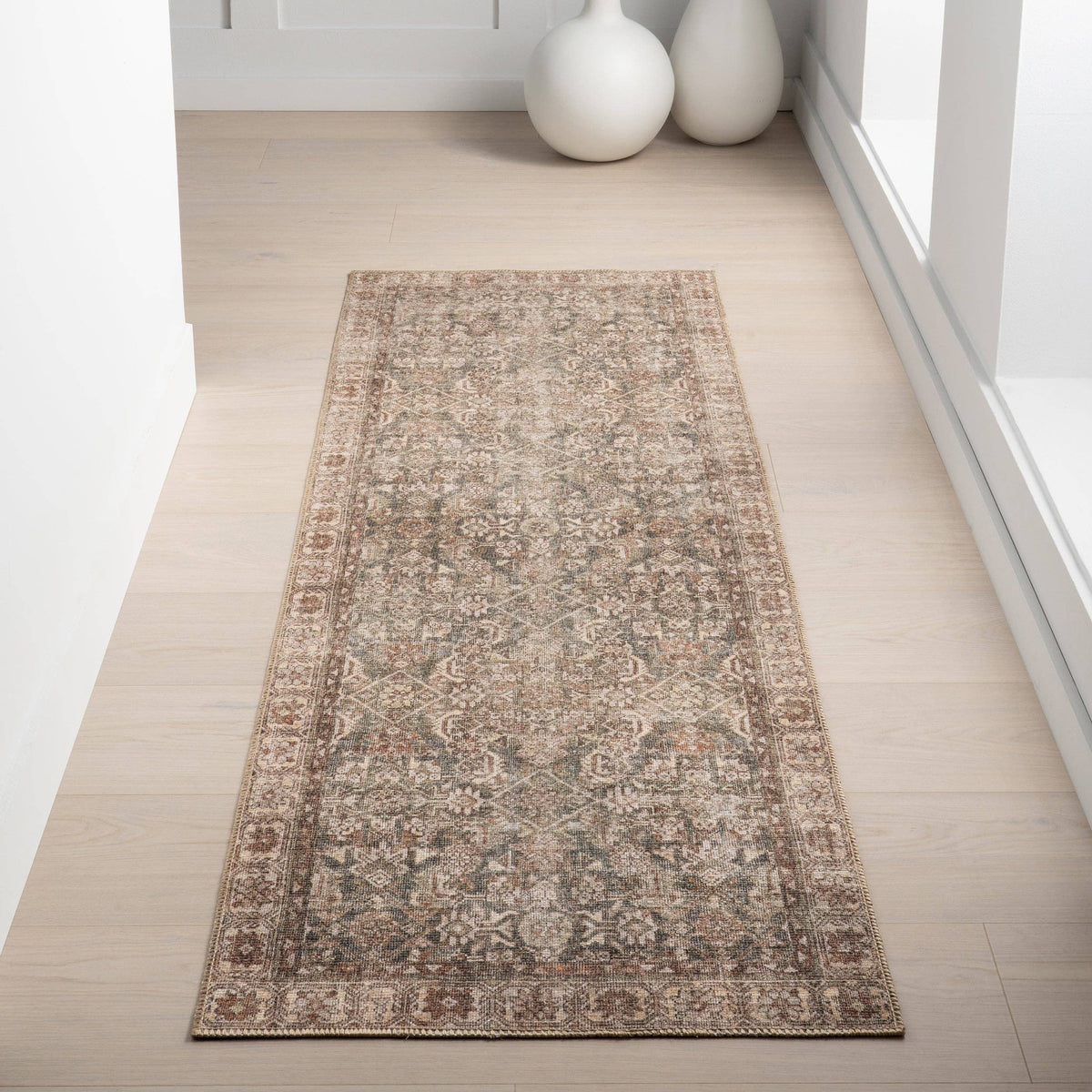 Hillstone Collection Calianna Traditional Vintage Medallion
