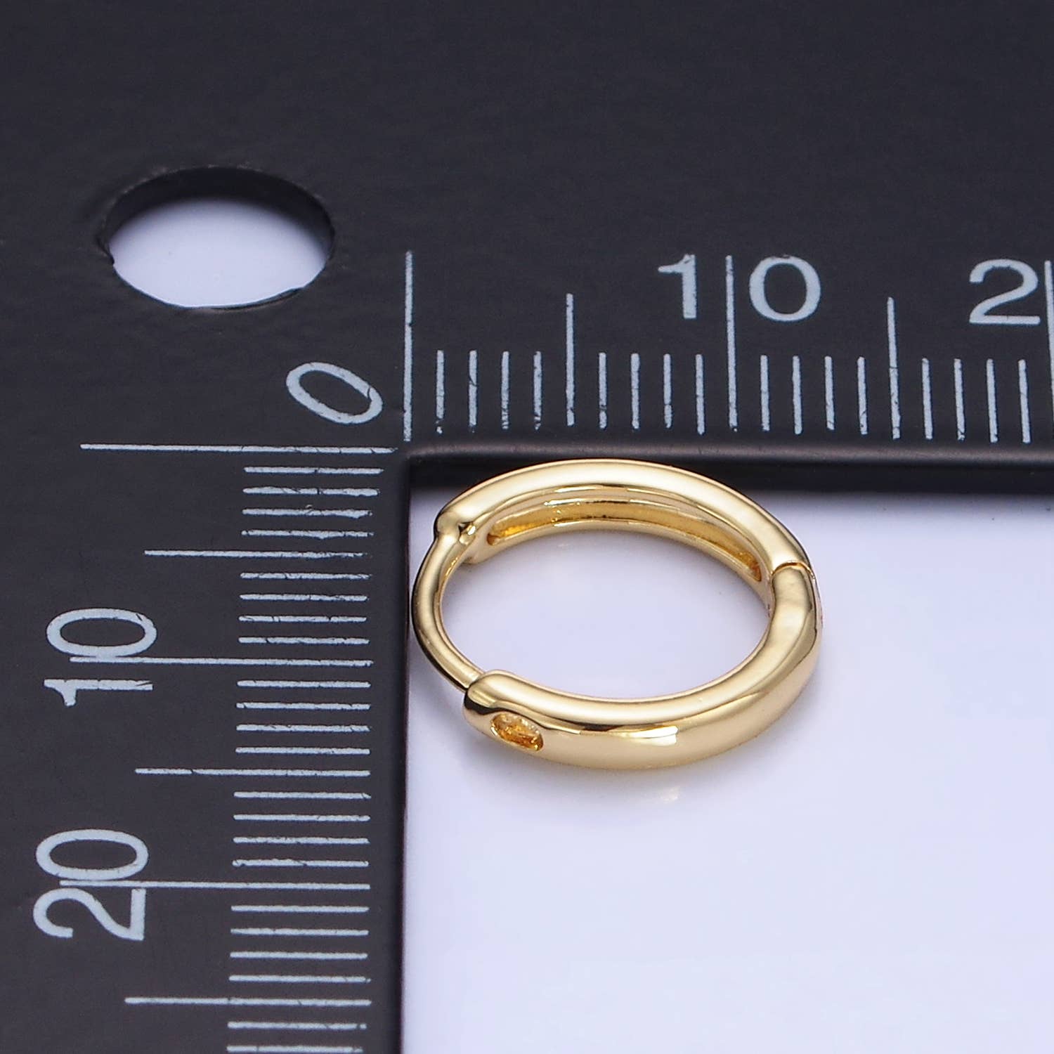 Minimalist Huggie Earrings - Cloth + Cabin